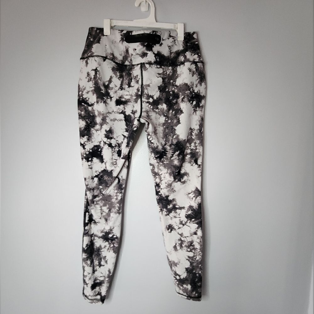 Torrid 0 Leggings Capri Stretch Tie Dye Black White  Pocket Cute Athletic
